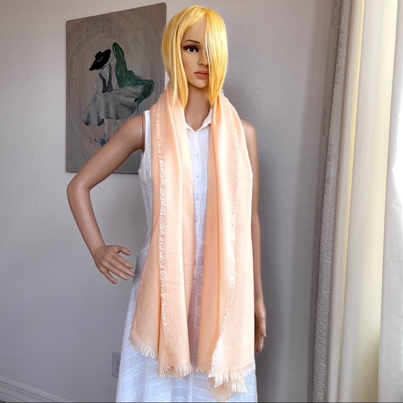 Beryll Cashmere Wrap Scarf - Picture 4 of 7